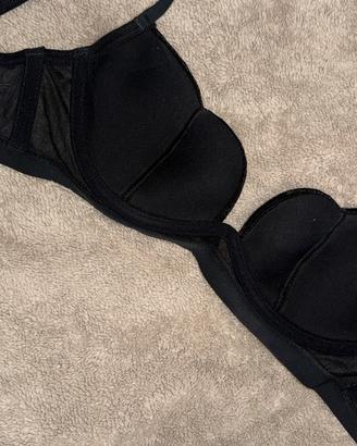Reggiseno nero con strass