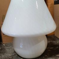 lampada da tavolo in vetro di murano. 