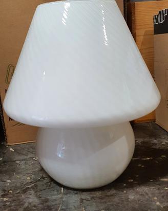 lampada da tavolo in vetro di murano. 