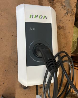 Colonnina ricaira auto Wallbox Keba p30