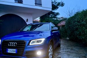 Audi Q5  S-line 2.0 TDI - full optional