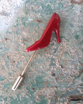 Spilla Ferragamo vintage stiletto rosso