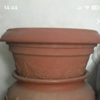 Vaso grande in resina con decorazione