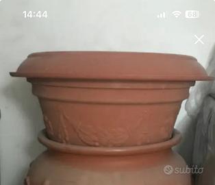 Vaso grande in resina con decorazione