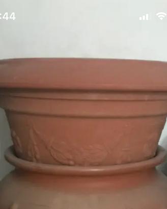 Vaso grande in resina con decorazione