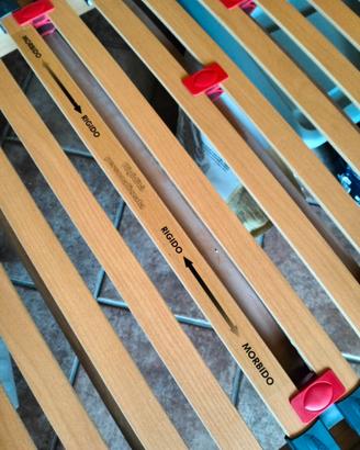 Letto matrimoniale con doghe in legno