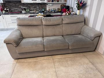 Divano 4 posti e puff poltrone sofa
