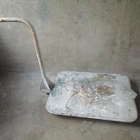 CARRELLINO A TRE RUOTE ROBUSTO