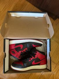 Air jordan 1 Mid Banned