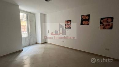 Attività / Licenza di 60 m² con 3 locali a Alcamo