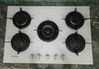Piano cottura 5 fuochi Indesit
