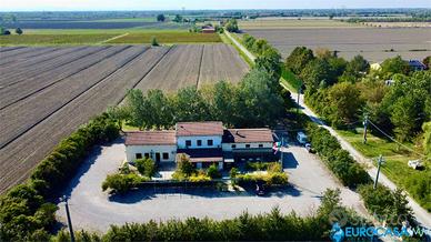 SPLENDIDA PROPRIETA' IMMERSA NEL VERDE