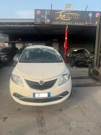 Lancia Ypsilon 0,9 incidentata - 2016