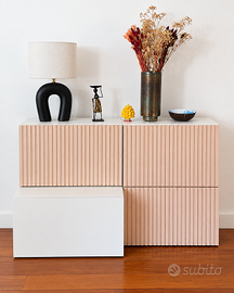 Mobile contenitore IKEA bianco e rosa