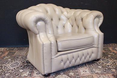 POLTRONA INGLESE CHESTERFIELD CLUB IN PELLE BIANCO