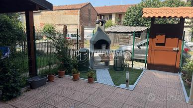 CASA SEMI-INDIPENDENTE IN CORTE RISTRUTTATA