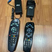 Telecomandi Sky + alimentatori