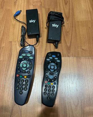 Telecomandi Sky + alimentatori