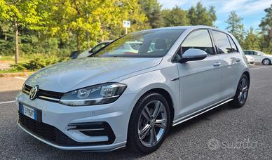 Volkswagen Golf 1.6 TDI 110 CV DSG 5p R-LINE