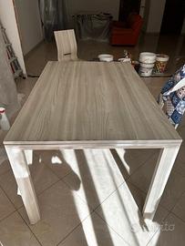 tavolo moderno con 4 sedie