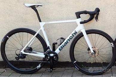 Bici da corsa Bianchi Shimano 12v ruote carbonio