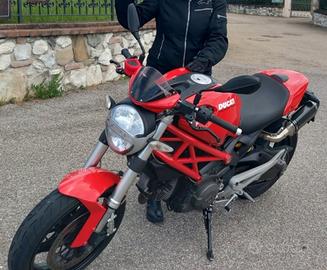 ducati Monster 696
