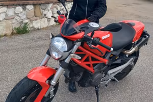 ducati Monster 696