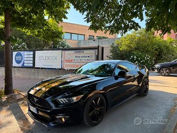 Ford Mustang km.42.000! AUTOM. 6M 317 HP