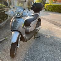 Scooter Aprilia Scarabeo 200