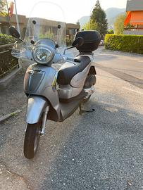 Scooter Aprilia Scarabeo 200