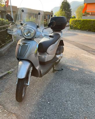 Scooter Aprilia Scarabeo 200
