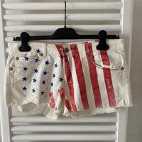 Pantaloncini bianchi a vita bassa