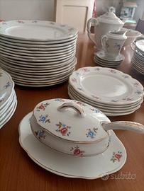 Piatti e tazzine in ceramica 