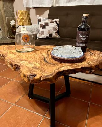 tavolino in legno d'ulivo e resina epossidica 