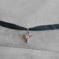 collana con ciondolo esoterico