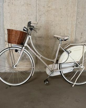 Bici Holland Bianca con cestino city bike vintage