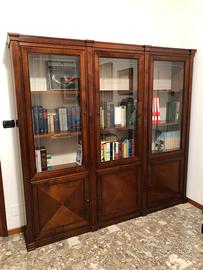Libreria classica in noce