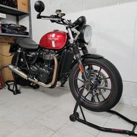 Triumph Street Twin 900 Cranberry Red