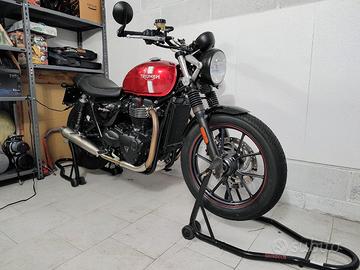 Triumph Street Twin 900 Cranberry Red