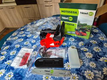 motosega a motore nuova di zecca
