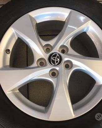 Cerchi in lega 17 originali Toyota C-HR termiche