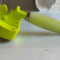 Spazzola per cani autopulente