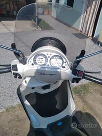 scooter piaggio beverly cilindrata 300