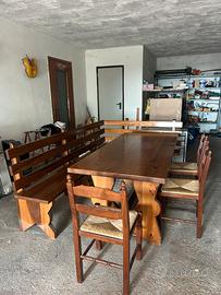 TAVOLA CON PANCA E SEDIE