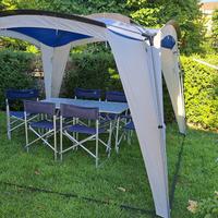 Set da campeggio: gazebo, sedie e tavolo