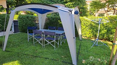 Set da campeggio: gazebo, sedie e tavolo