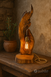 Lampada da tavolo artigianale in legno