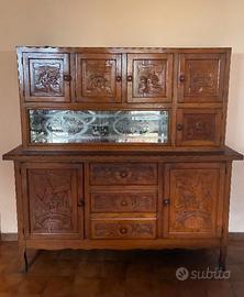 Credenza in legno massello intagliata