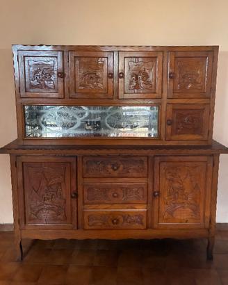 Credenza in legno massello intagliata