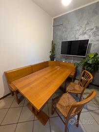 Tavolo con cassapanca ad angolo + 5 sedie + 2 sgab